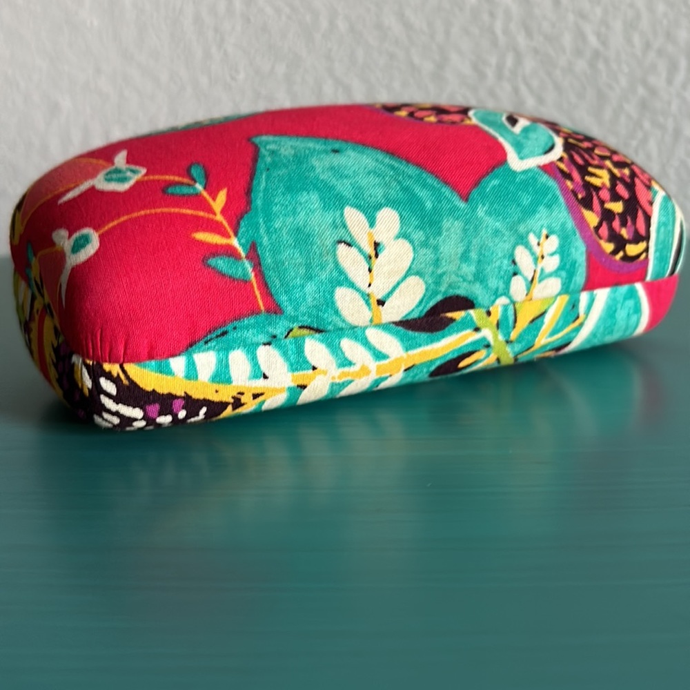 Vera Bradley Hard Shell Fabric Covered Clam Closure Sunglasses Travel Case - Picture 2 of 6